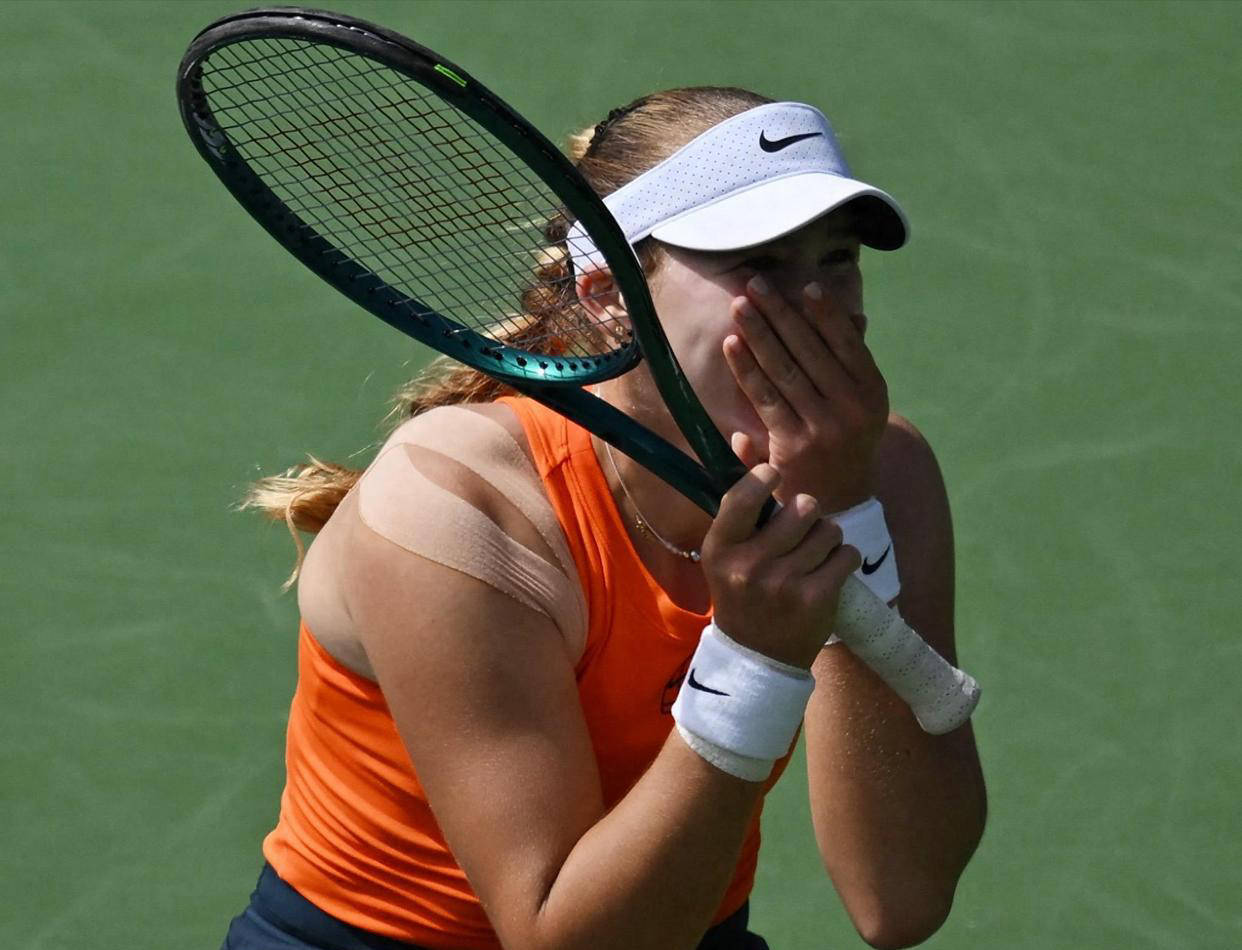 九游体育-包含比赛局势复杂引发热议！，莎拉波娃在西班牙队比赛中大比分获胜气势如虹延续的词条-九游体育